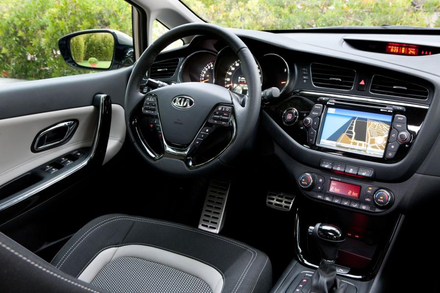  Kia cee&rsquo;d Station Wagon 2012 года  (фото 19 из 89)